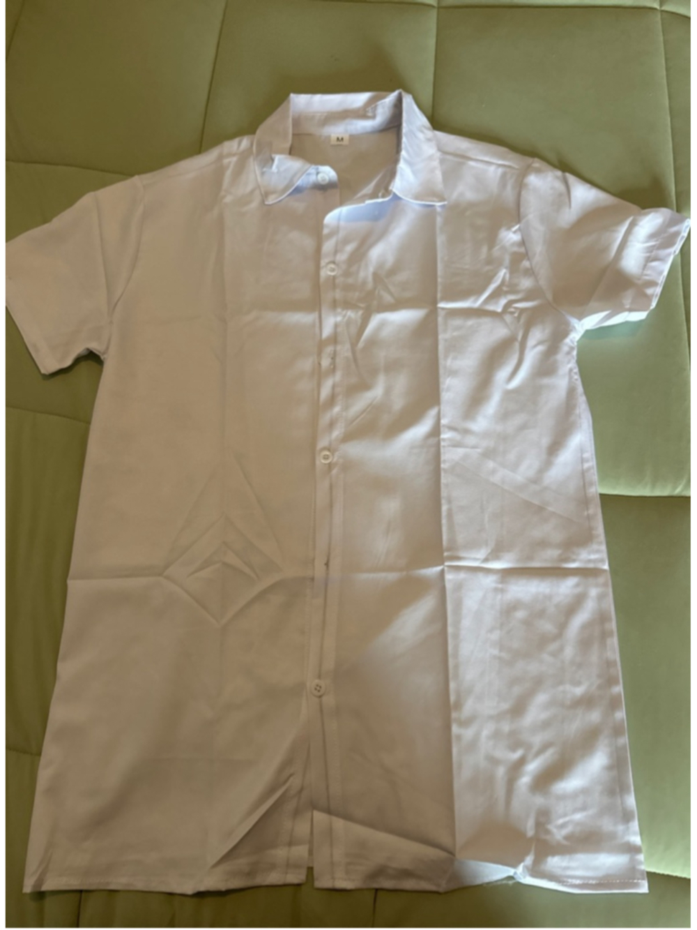 #0144 Women’s White Short Sleeve Button Down Shirt M